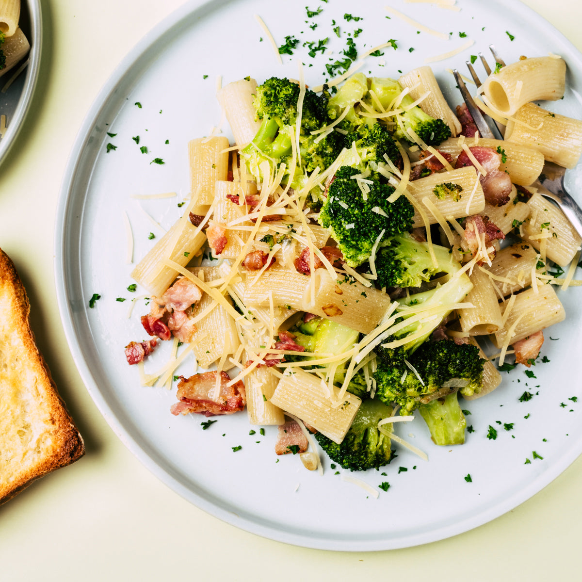Macarrones con Brócoli y Tocineta 🥓